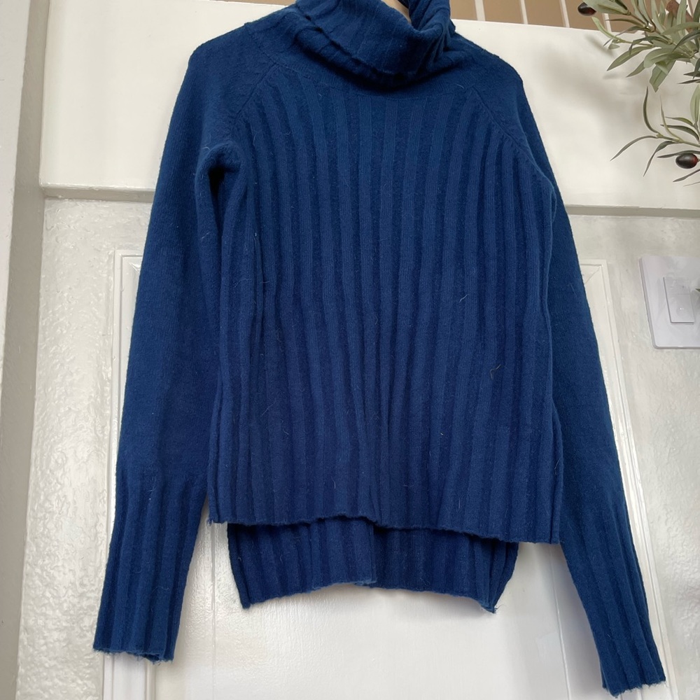 Blue sweater - Picture 3 of 5